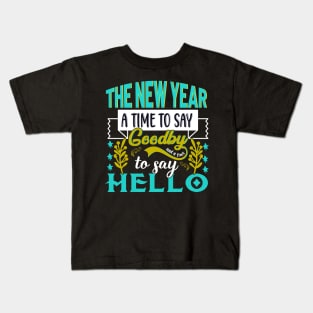 The New Year a time to say goodbye and a time to say hello Kids T-Shirt